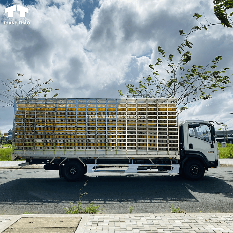 Xe Tải Isuzu FRR650 Chở Gia Cầm - Tải 5.5 tấn - Thùng dài 6m7