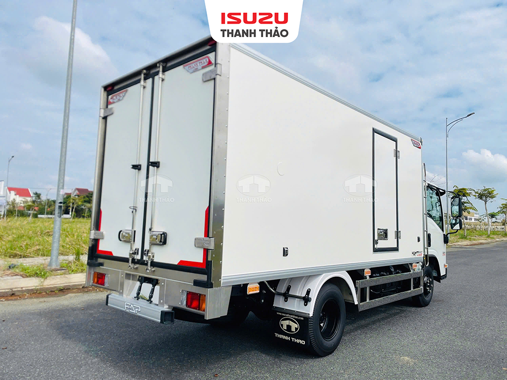 Xe tải Isuzu QKR270 Đông Lạnh - Tải 2.45 tấn - Thùng dài 4m3