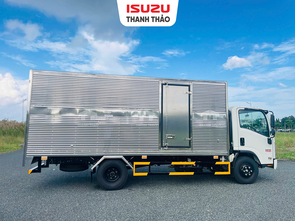 Xe tải Isuzu NPR400 - Thùng kín TC - Tải 3.85 tấn - Thùng dài 5m2