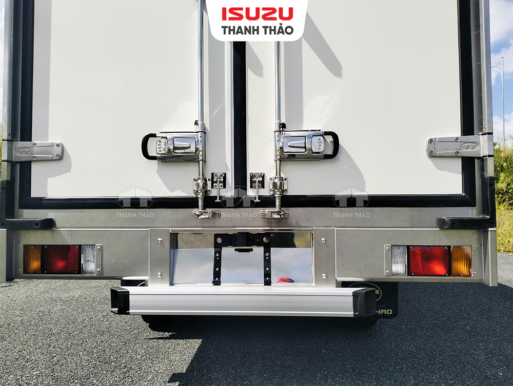 Xe tải Isuzu QKR270 Bảo Ôn Oxi - Tải 2.35 tấn - Thùng dài 4m3