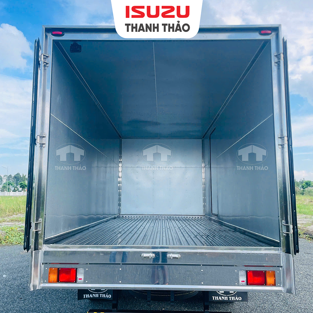 Xe tải Isuzu NPR400 - Thùng kín TC - Tải 3.85 tấn - Thùng dài 5m2