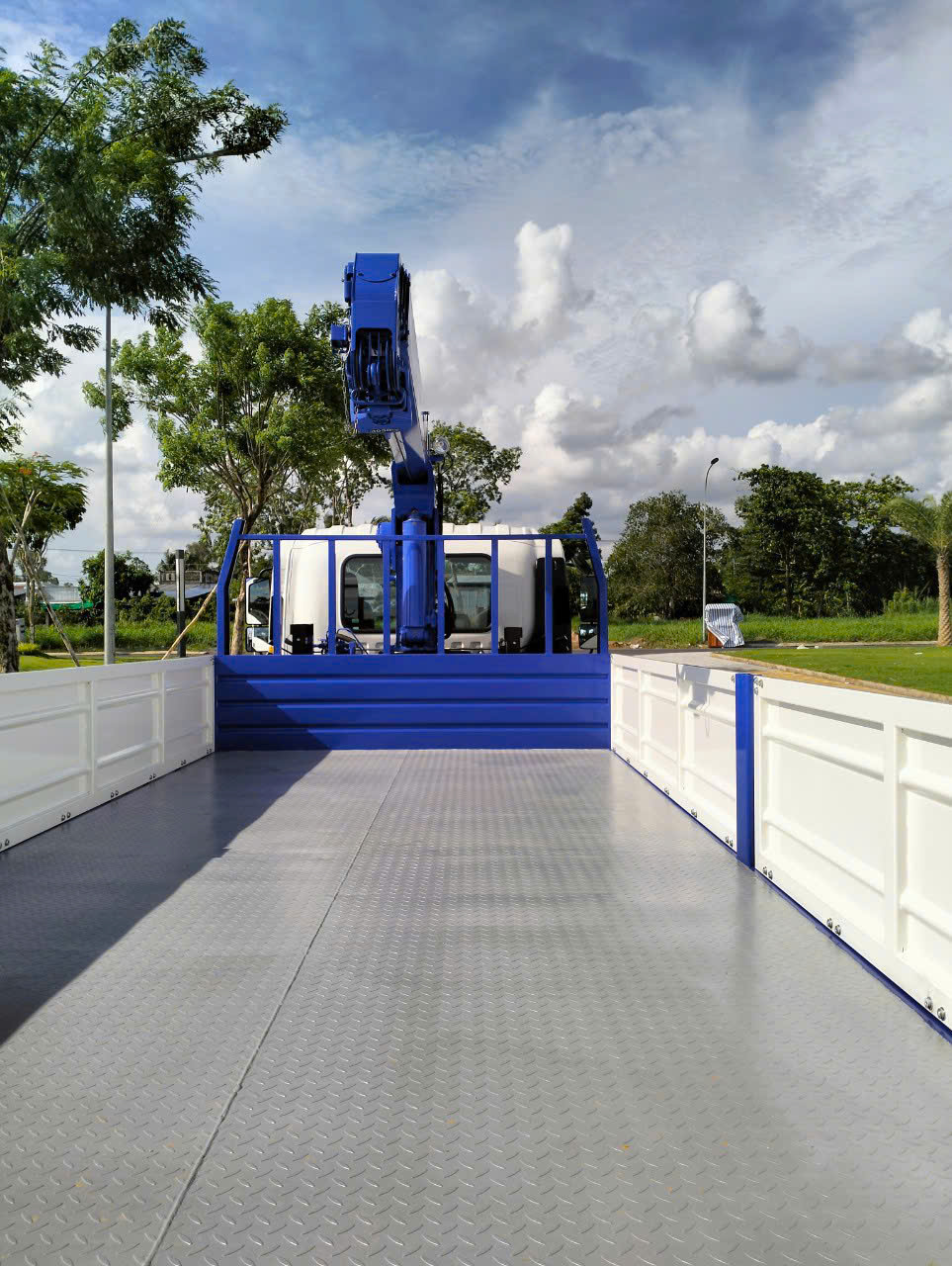 Xe cẩu Isuzu FRR650 - Tải trọng 4.9 tấn - Thùng dài 6m