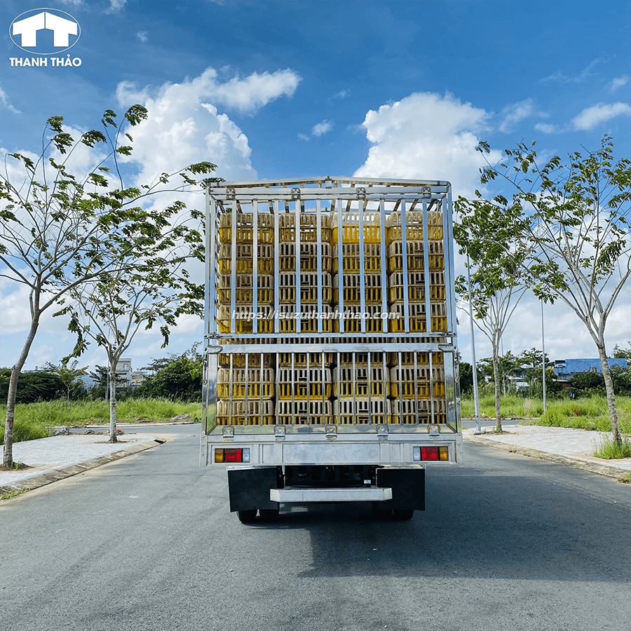 Xe Tải Isuzu FRR650 Chở Gia Cầm - Tải 5.5 tấn - Thùng dài 6m7