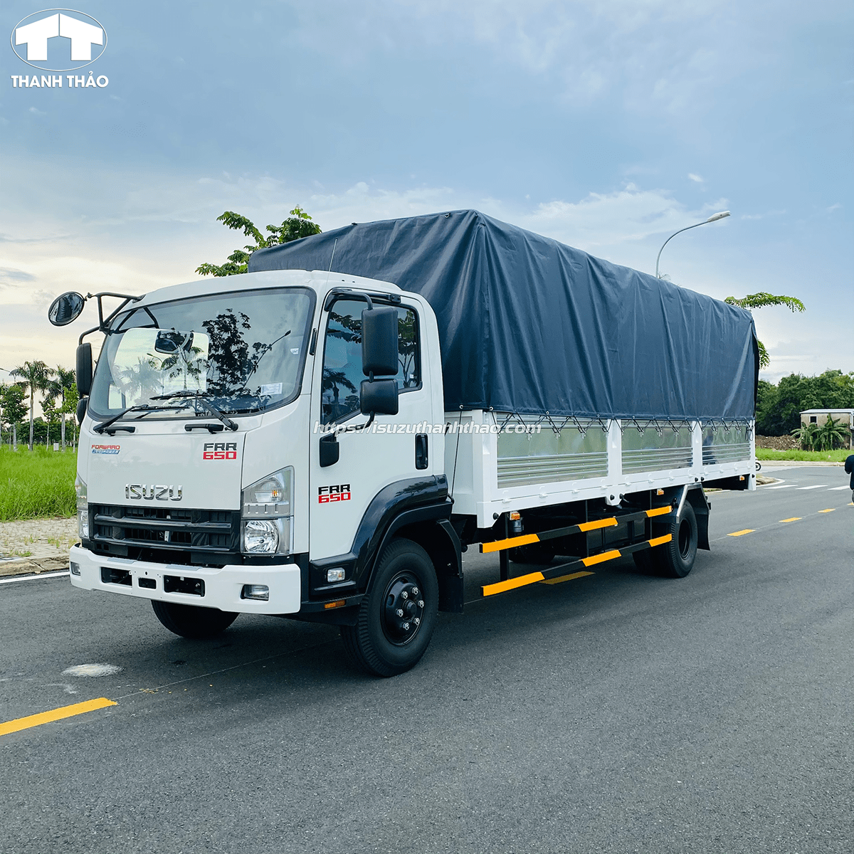 Xe tải Isuzu FRR650 Mui bạt - Tải trọng 6.2 tấn - Thùng dài 6m6