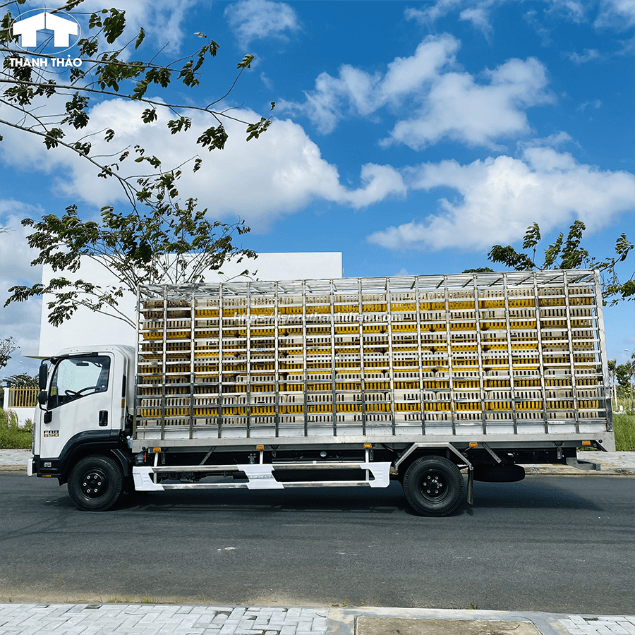 Xe Tải Isuzu FRR650 Chở Gia Cầm - Tải 5.5 tấn - Thùng dài 6m7