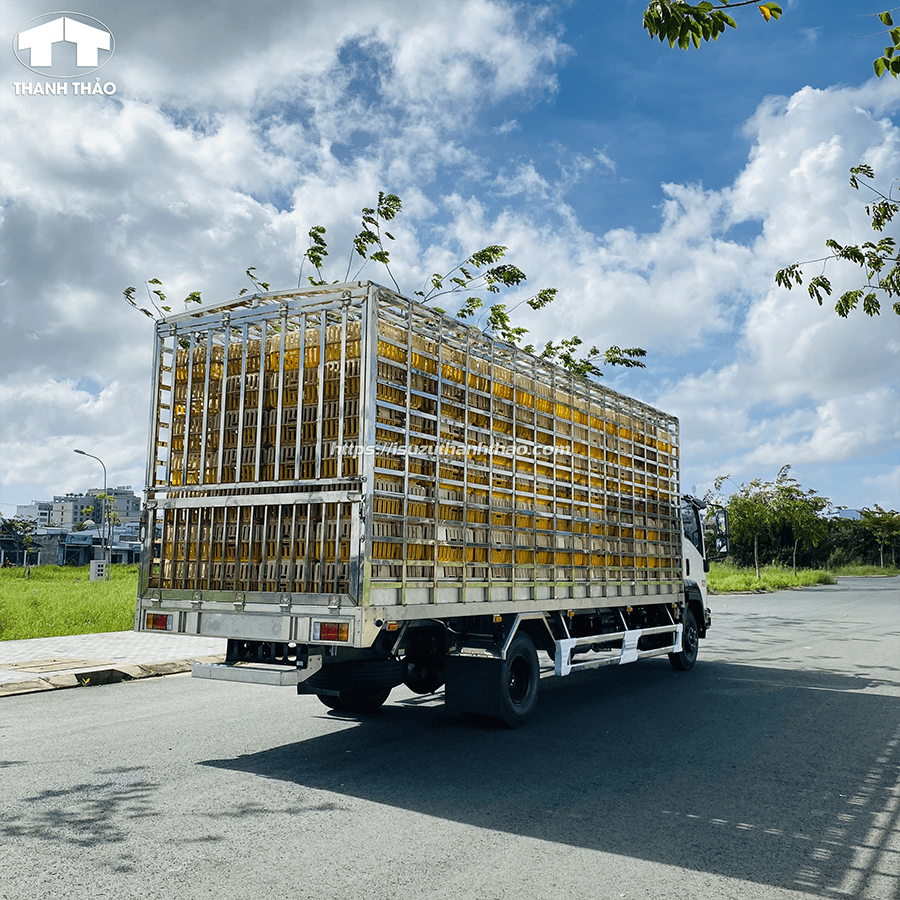 Xe Tải Isuzu FRR650 Chở Gia Cầm - Tải 5.5 tấn - Thùng dài 6m7