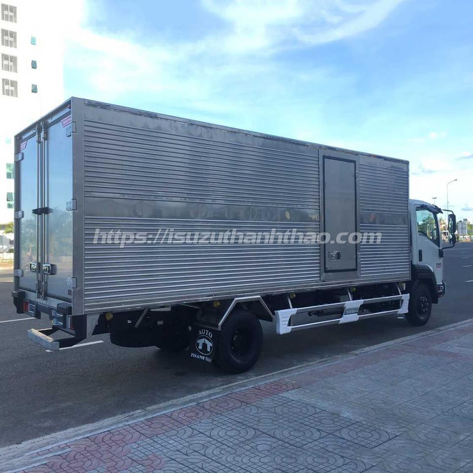 Xe tải Isuzu FRR650 Thùng Kín 304 - Tải trọng 5.75 tấn - Thùng dài 6m6