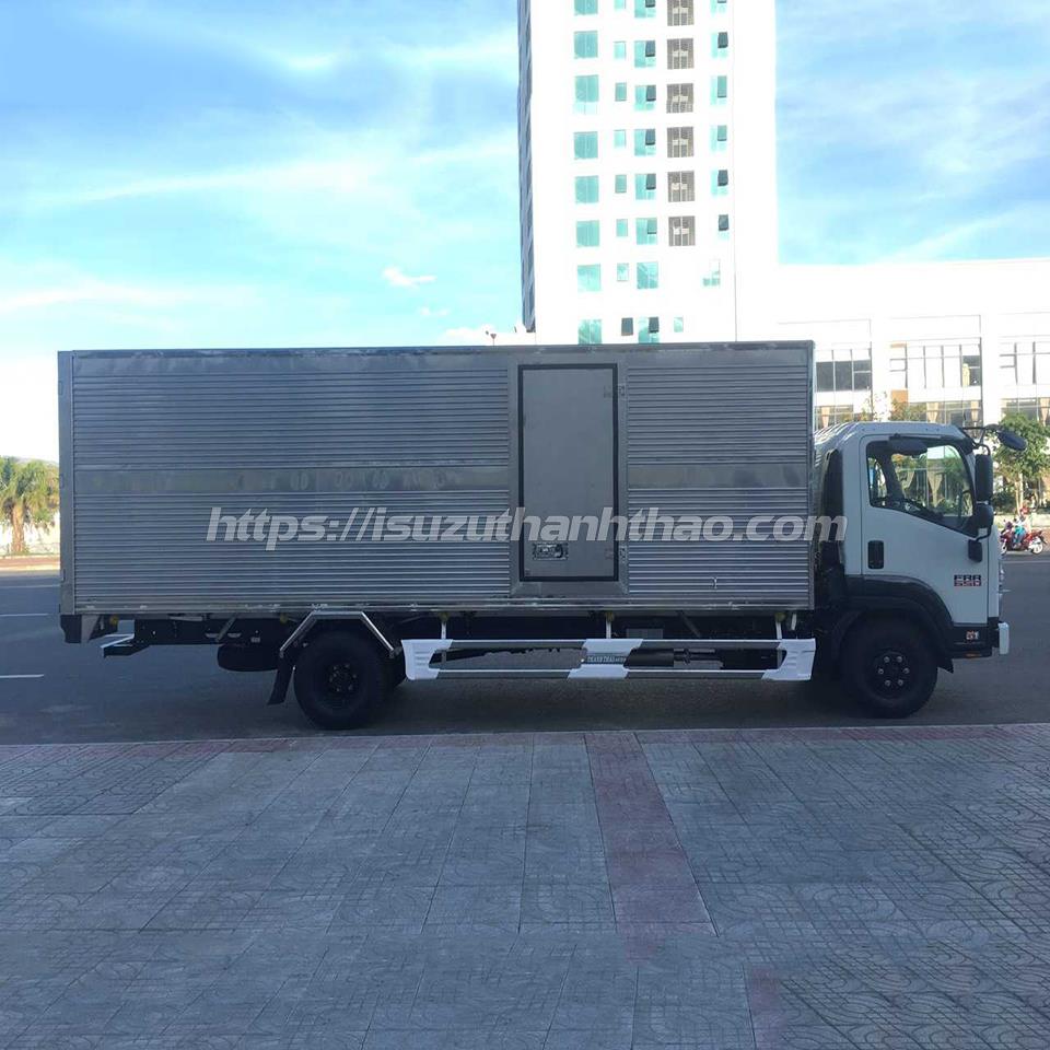 Xe tải Isuzu FRR650 Thùng Kín 304 - Tải trọng 5.75 tấn - Thùng dài 6m6
