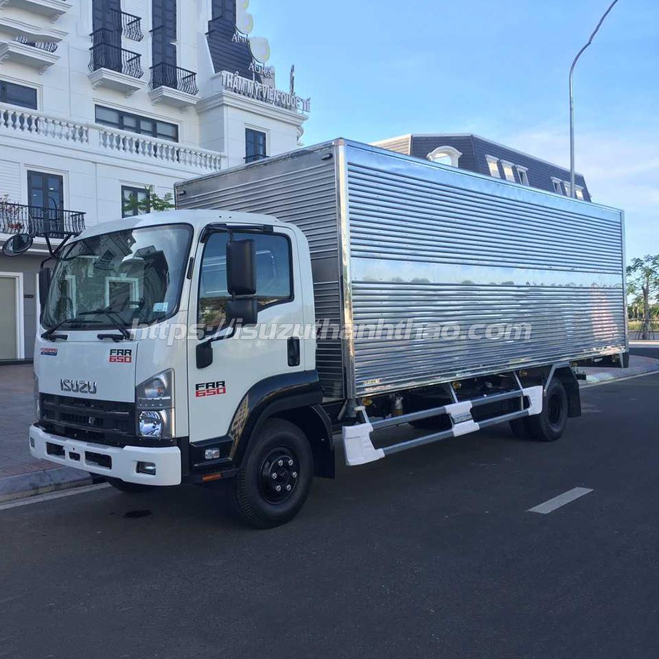 Xe tải Isuzu FRR650 Thùng Kín 304 - Tải trọng 5.75 tấn - Thùng dài 6m6