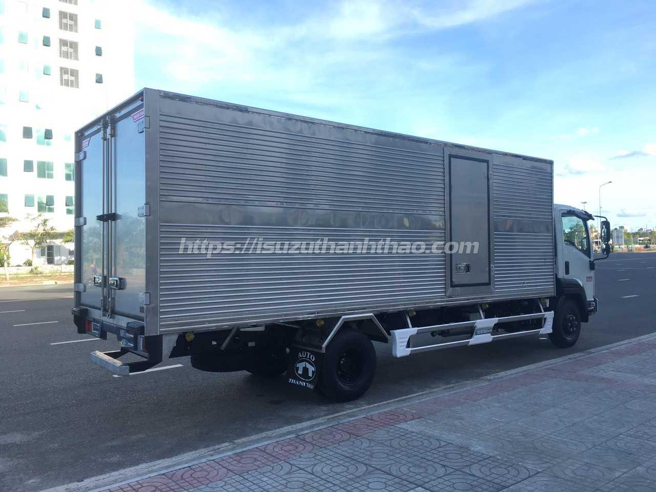 Xe tải Isuzu FRR650 Thùng Kín 304 - Tải trọng 5.75 tấn - Thùng dài 6m6