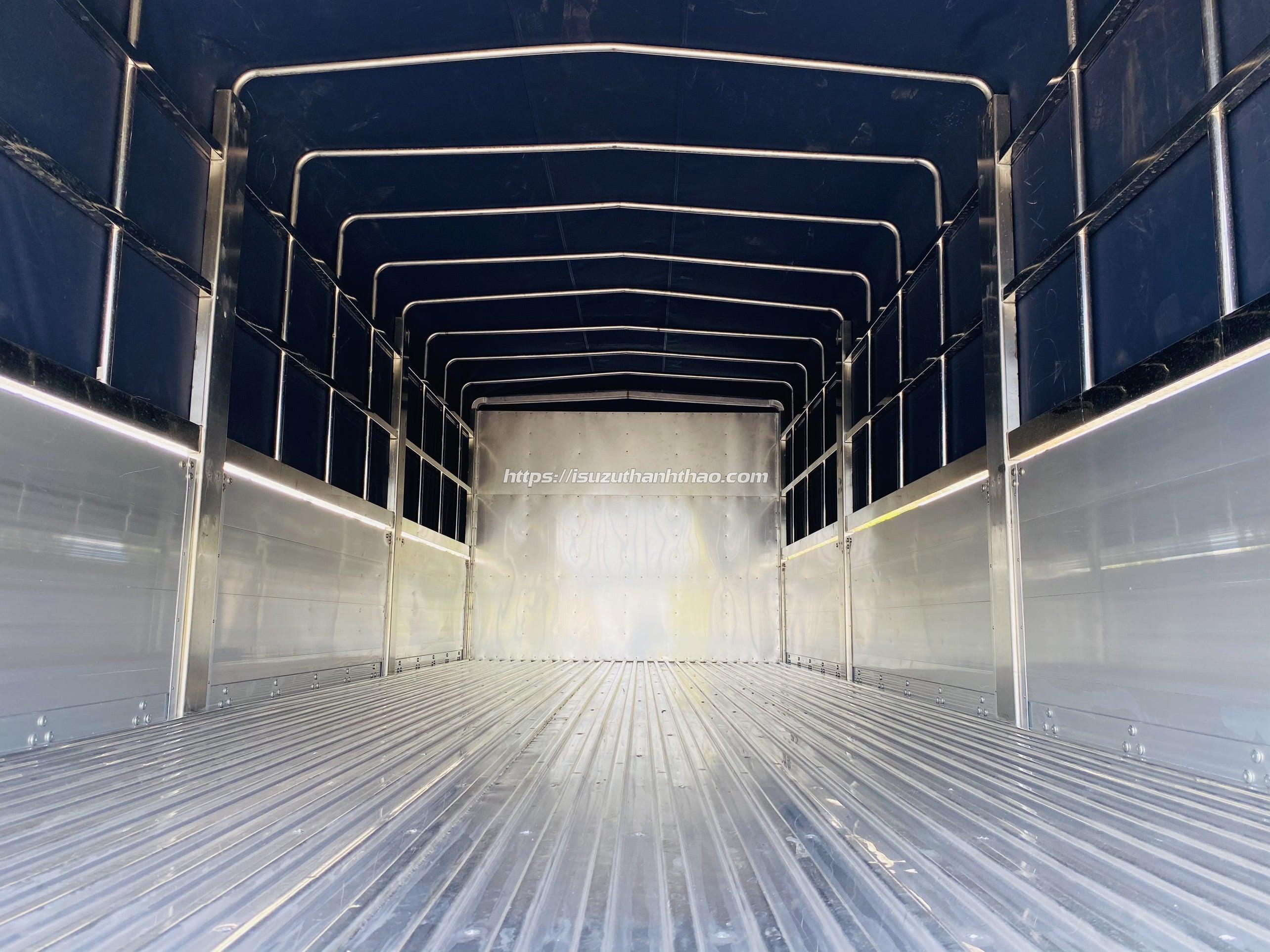 Xe tải Isuzu FRR650 Mui bạt bửng nhôm - Tải 6.1 tấn - Thùng dài 6m6