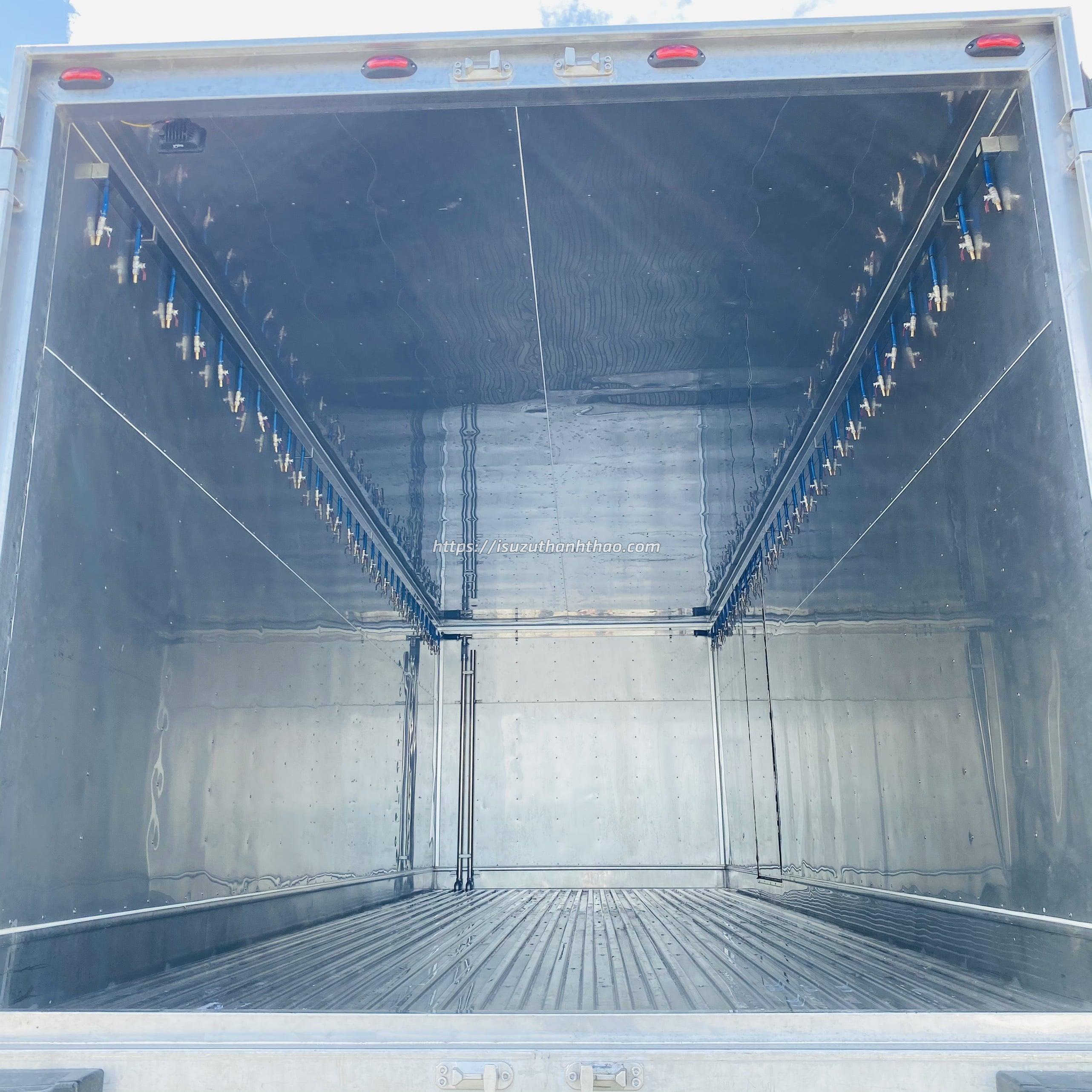 Xe tải Isuzu FRR650 Thùng Kín Oxi - 5.8 tấn - Thùng dài 6m6