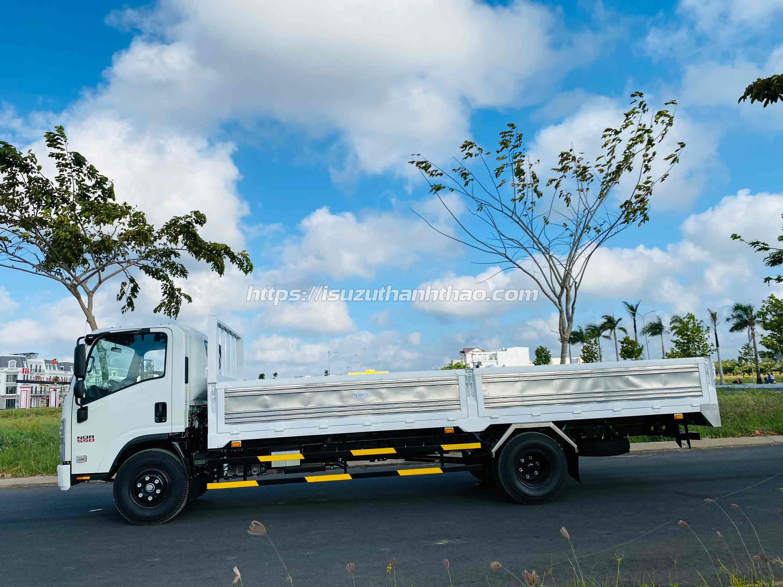 Xe Tải Isuzu NQR550 Thùng Lửng TC - Tải trọng 5.8 tấn -Thùng dài 6m1