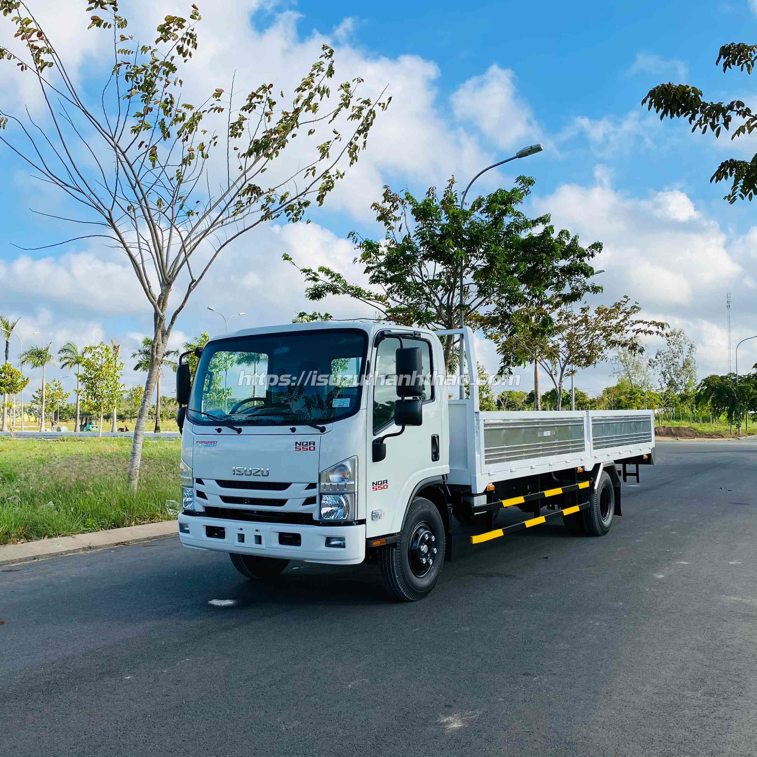 Xe Tải Isuzu NQR550 Thùng Lửng TC - Tải trọng 5.8 tấn -Thùng dài 6m1