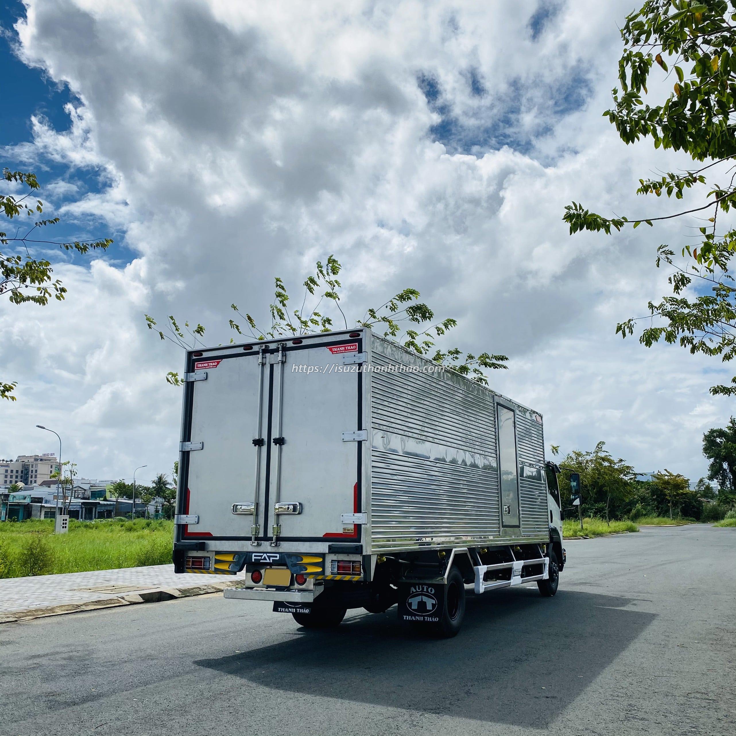 Xe tải Isuzu FRR650 Thùng Kín Oxi - 5.8 tấn - Thùng dài 6m6