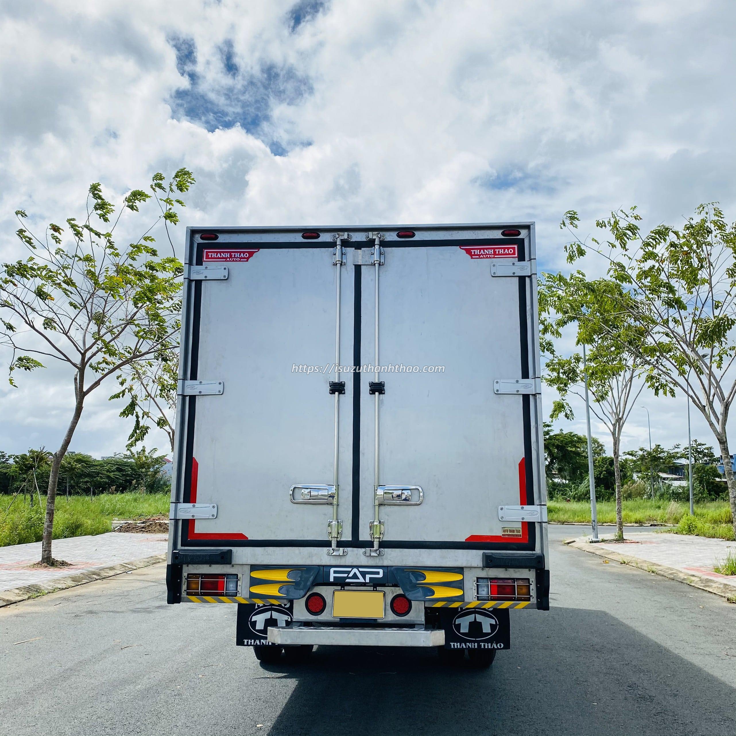 Xe tải Isuzu FRR650 Thùng Kín Oxi - 5.8 tấn - Thùng dài 6m6