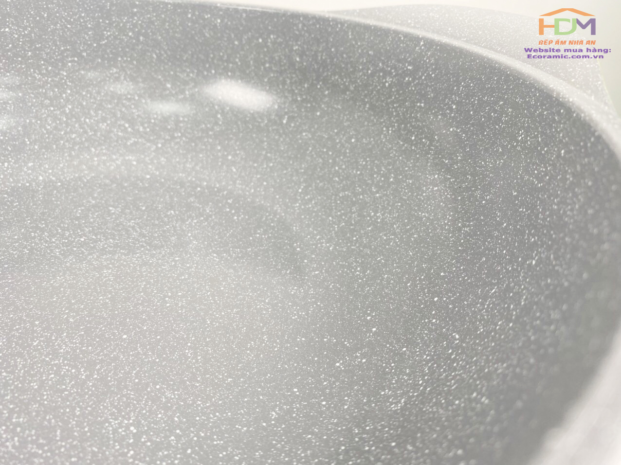 Mặt phủ vân đá chống dính của Nồi lẩu 28cm Ecoramic