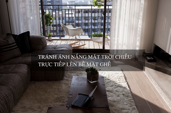 tránh ánh nắng trực tiếp chiếu lên bề mặt sofa