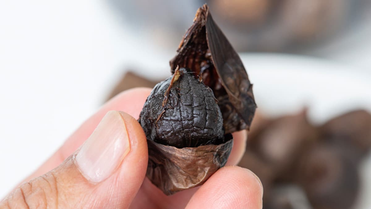 Một số lưu ý khi sử dụng tỏi đen để tăng cường sức khỏe