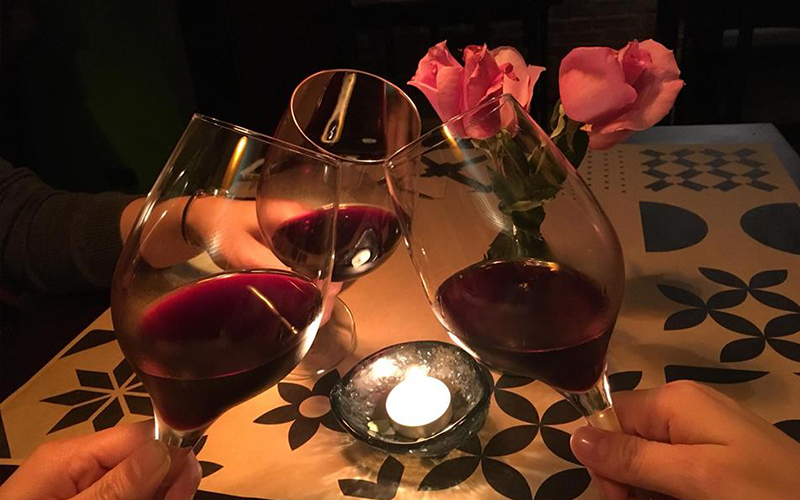 Thưởng Thức Rượu Vang Chuyên nghiệp Phải Có Các Bước Này