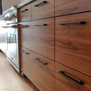 Tủ bếp gỗ tự nhiên