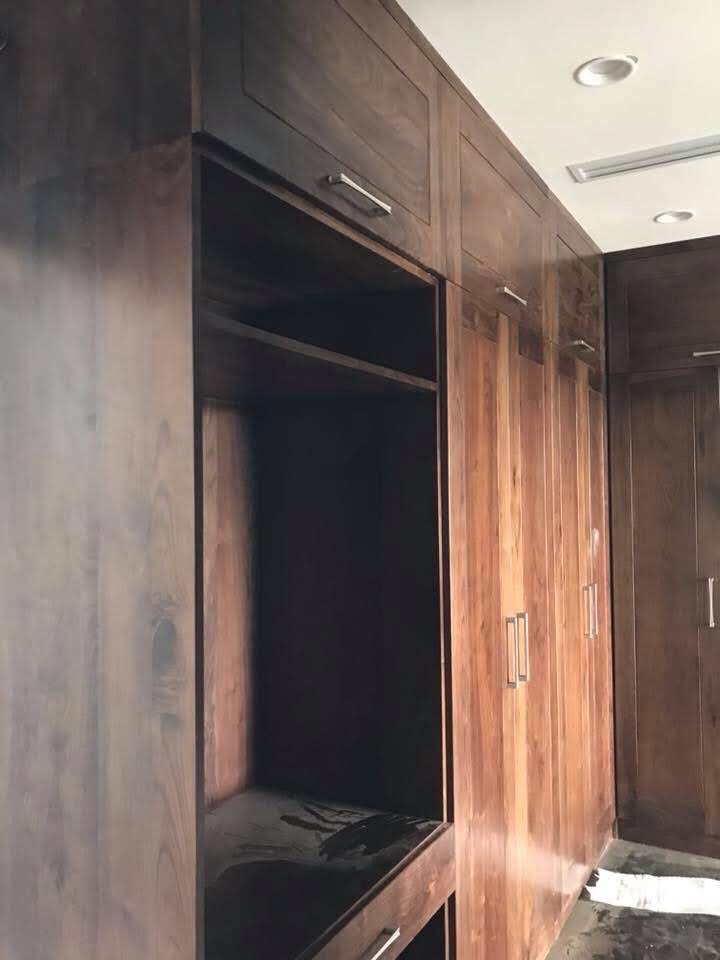 Tủ trang trí tân cổ điển