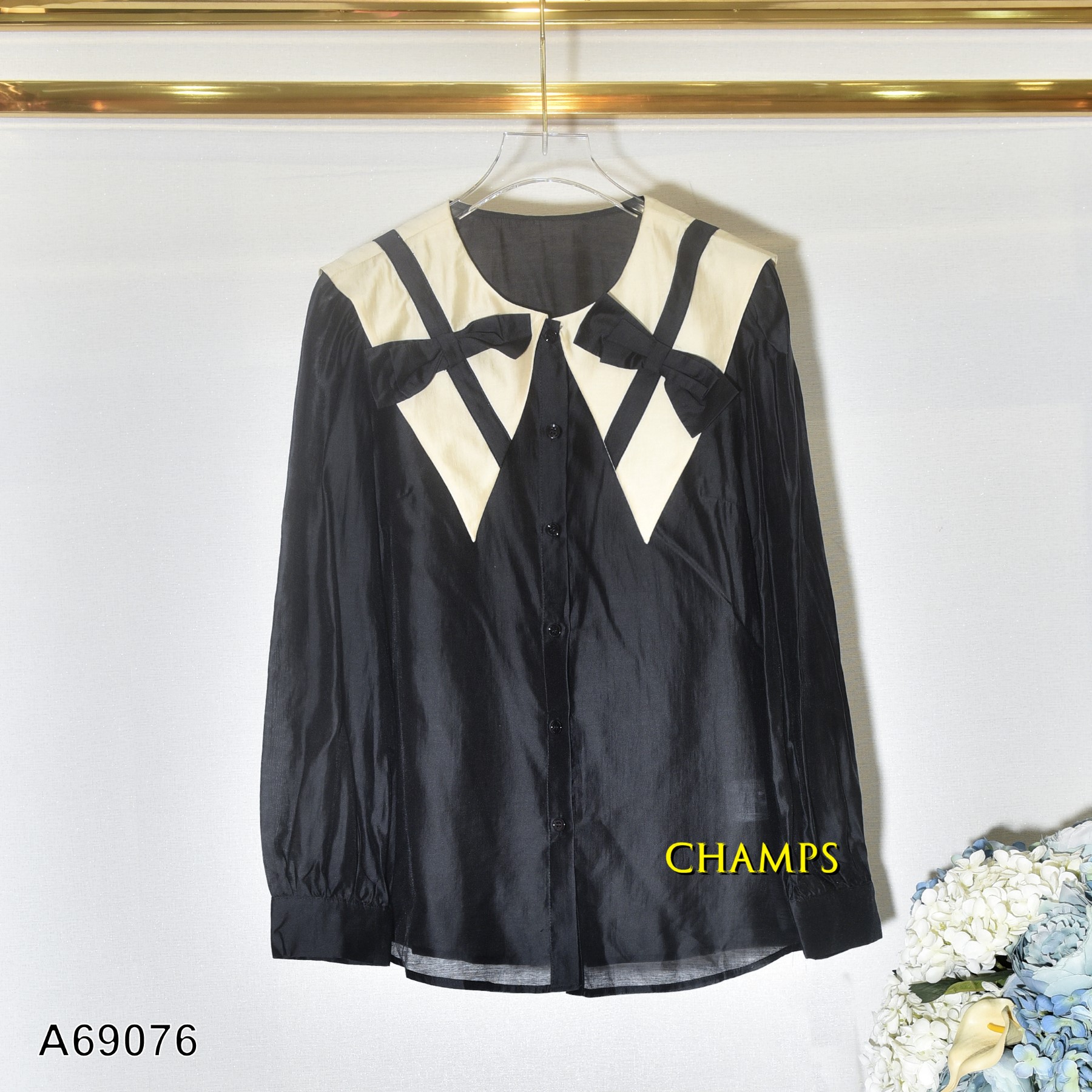 ÁO SƠ MI ĐEN TƠ CỔ BÈO NƠ 69076