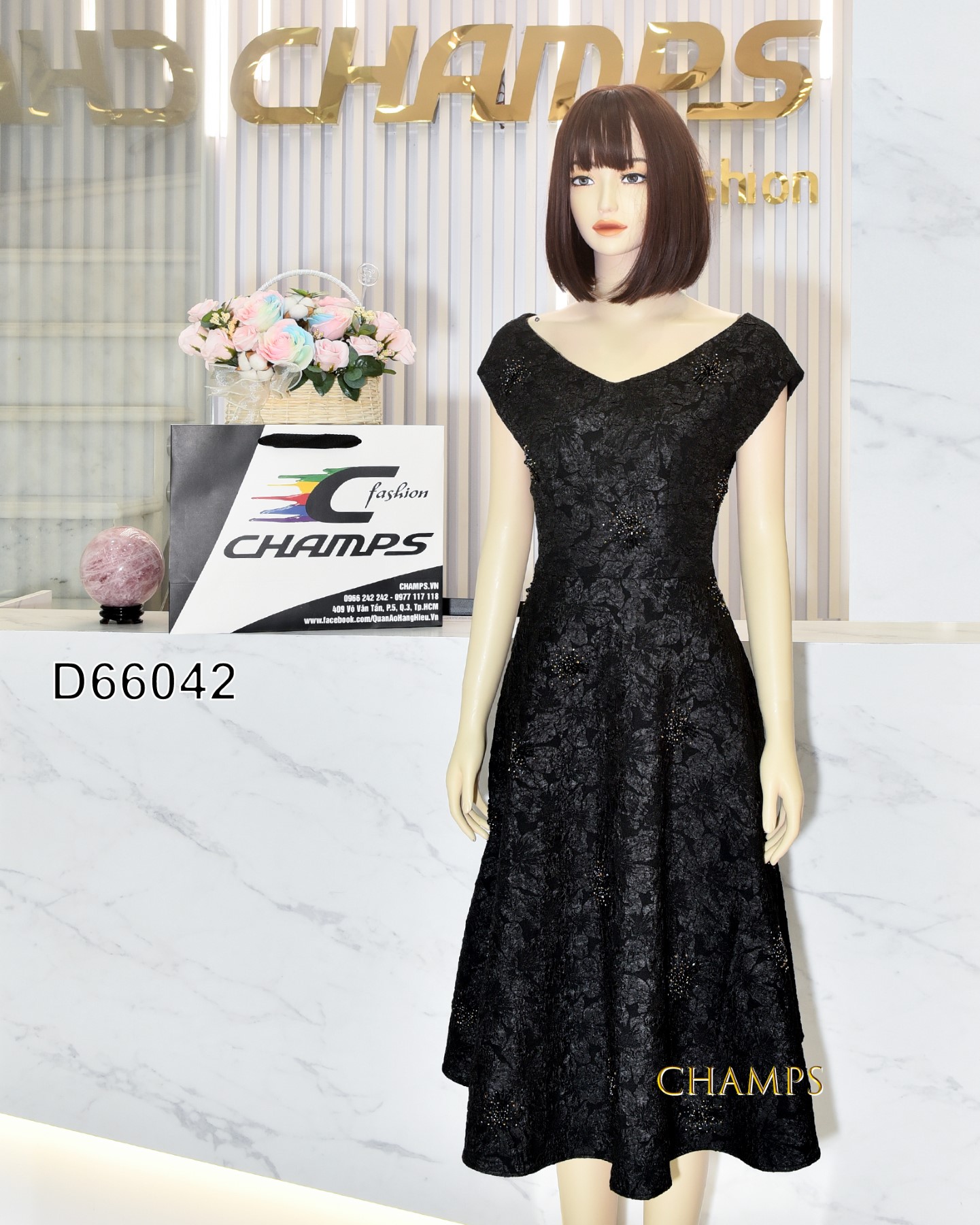 ĐẦM ĐEN VAI TRỄ XÒE HOA ĐÍNH HẠT 66042