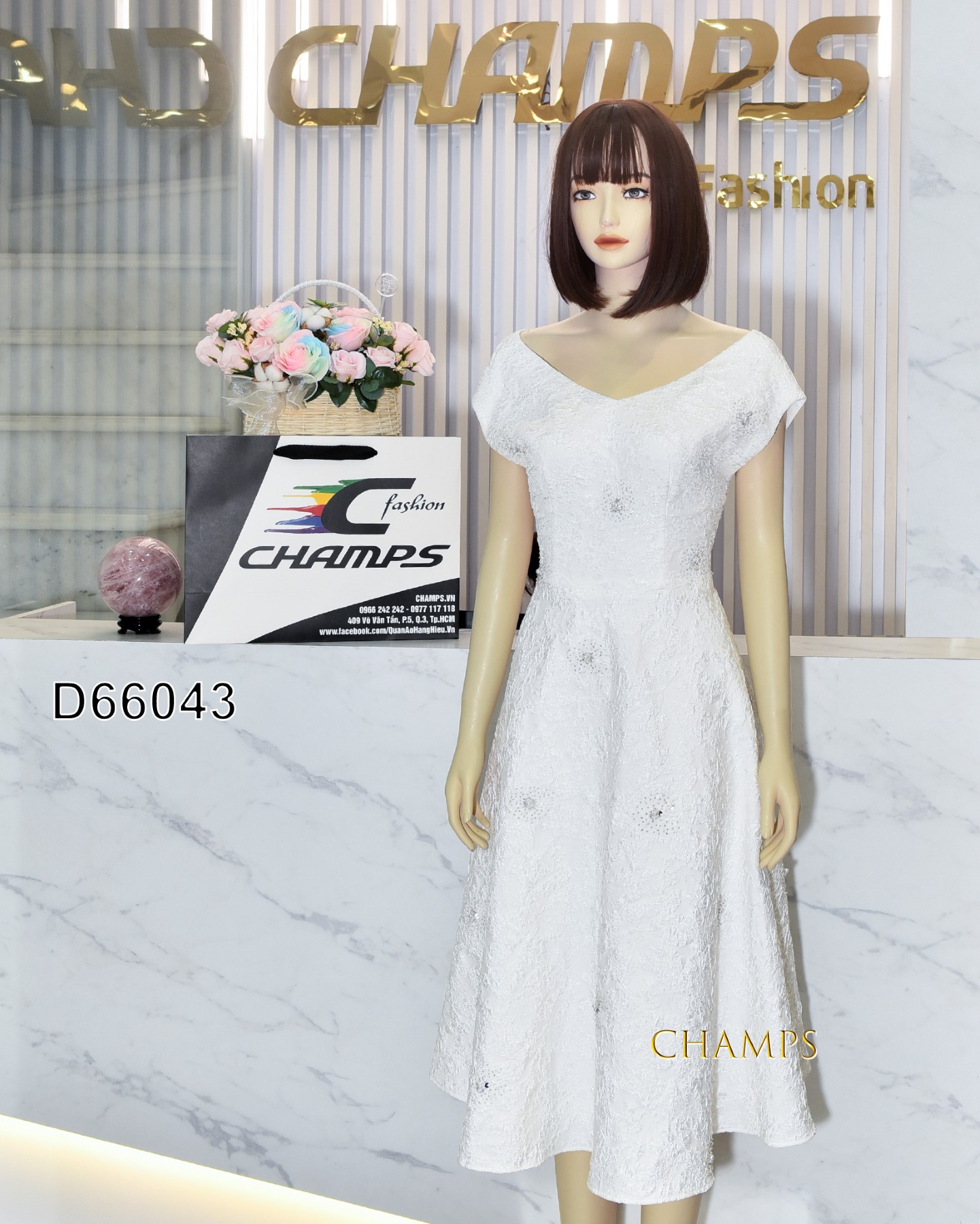 ĐẦM TRẮNG VAI TRỄ XÒE HOA ĐÍNH HẠT 66043