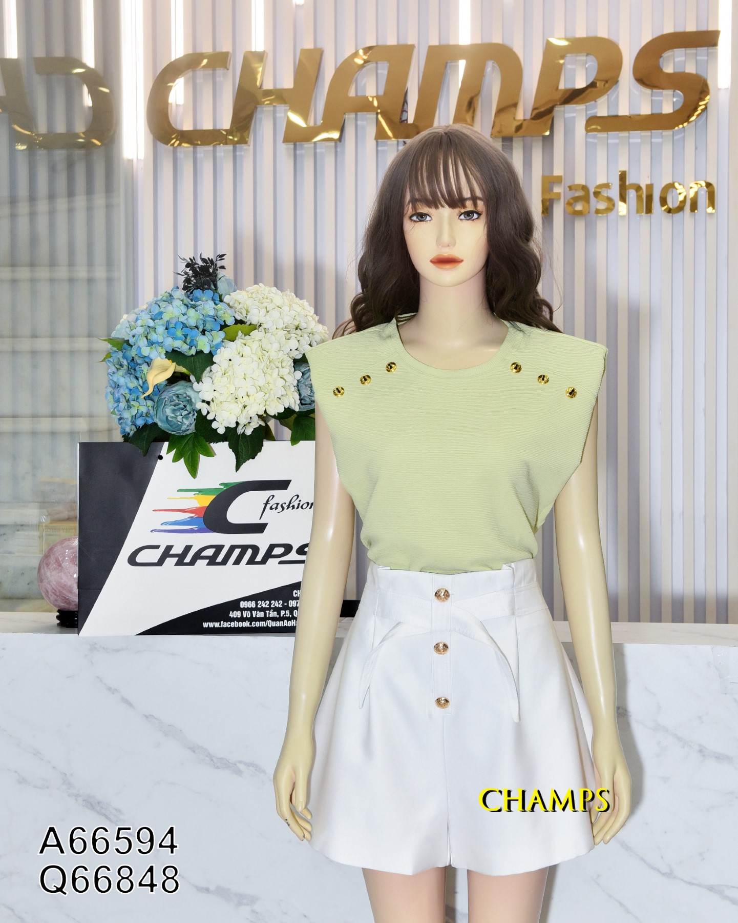 QUẦN SHORT TRẮNG 3 NÚT VÀNG 66848