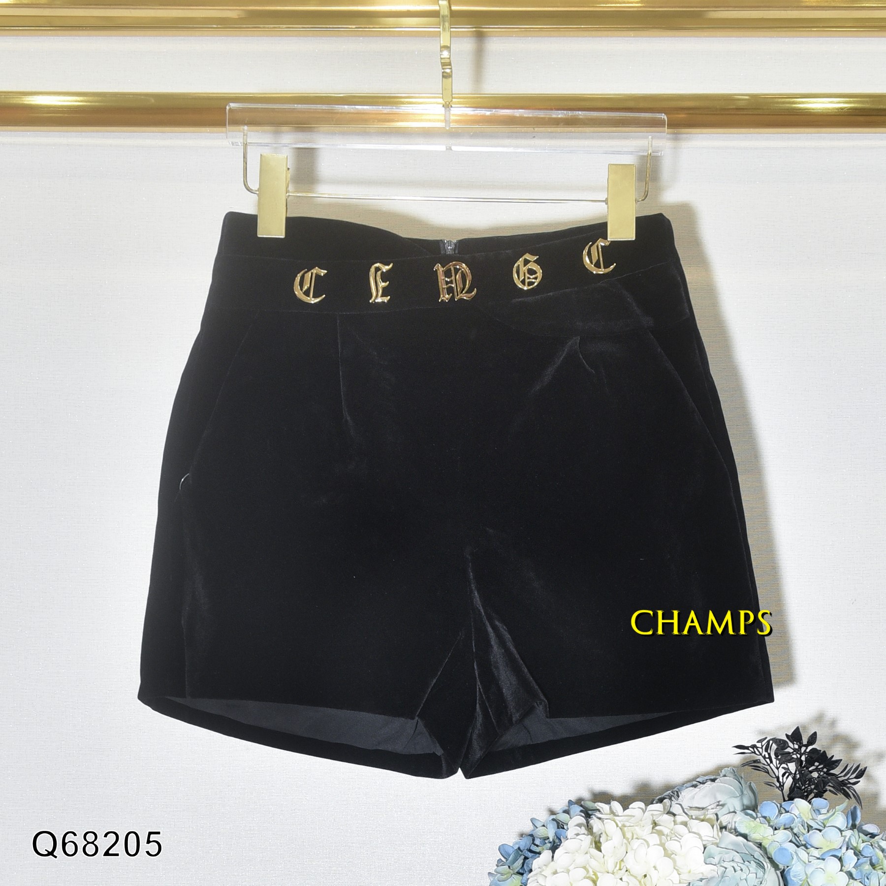 QUẦN SHORT NHUNG ĐEN LOGO VÀNG 68205