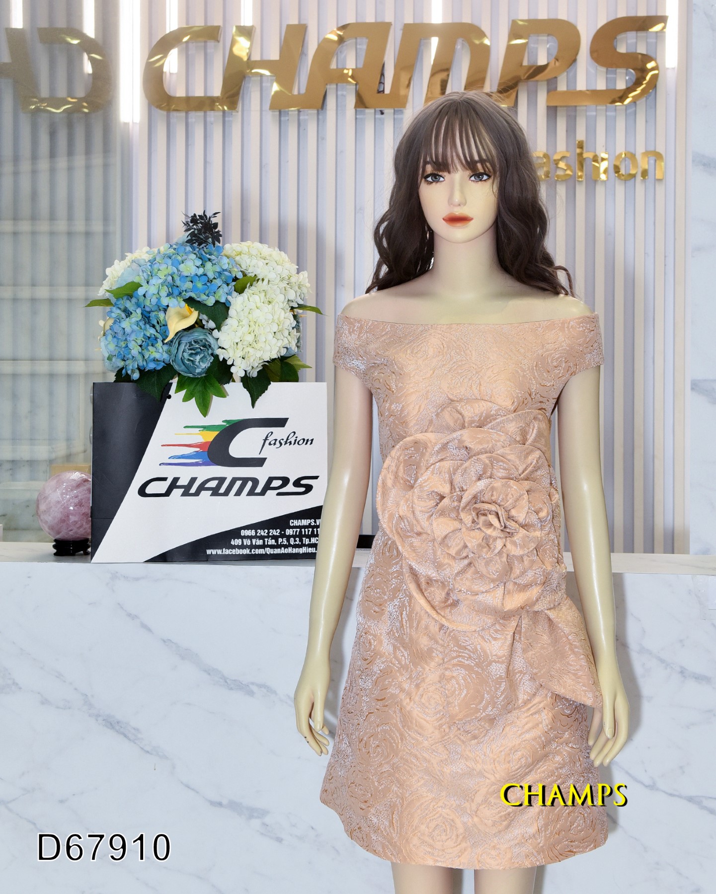 ĐẦM GẤM KEM HOA TO VAI TRỄ 67910