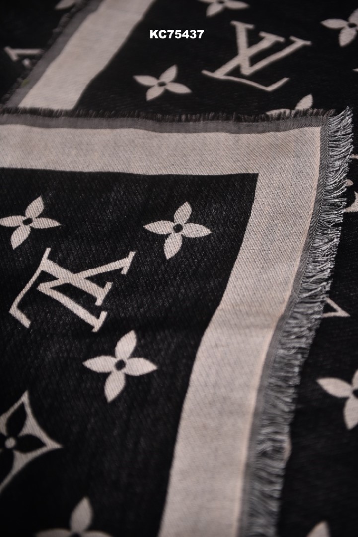 KHĂN CHOÀNG LV HÀNG VIP 75437