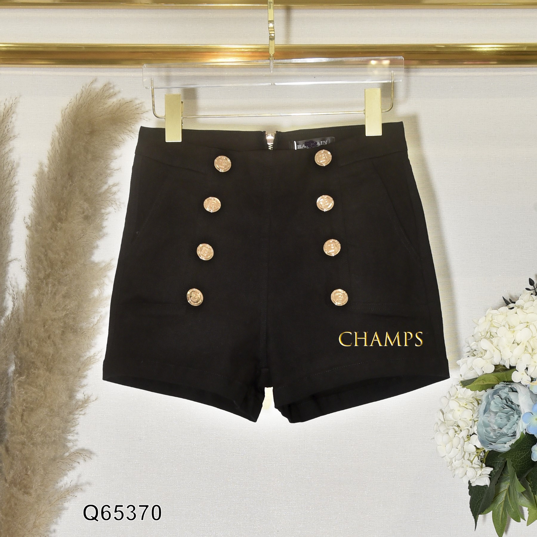 QUẦN SHORT ĐEN NÚT BALMAN 65370