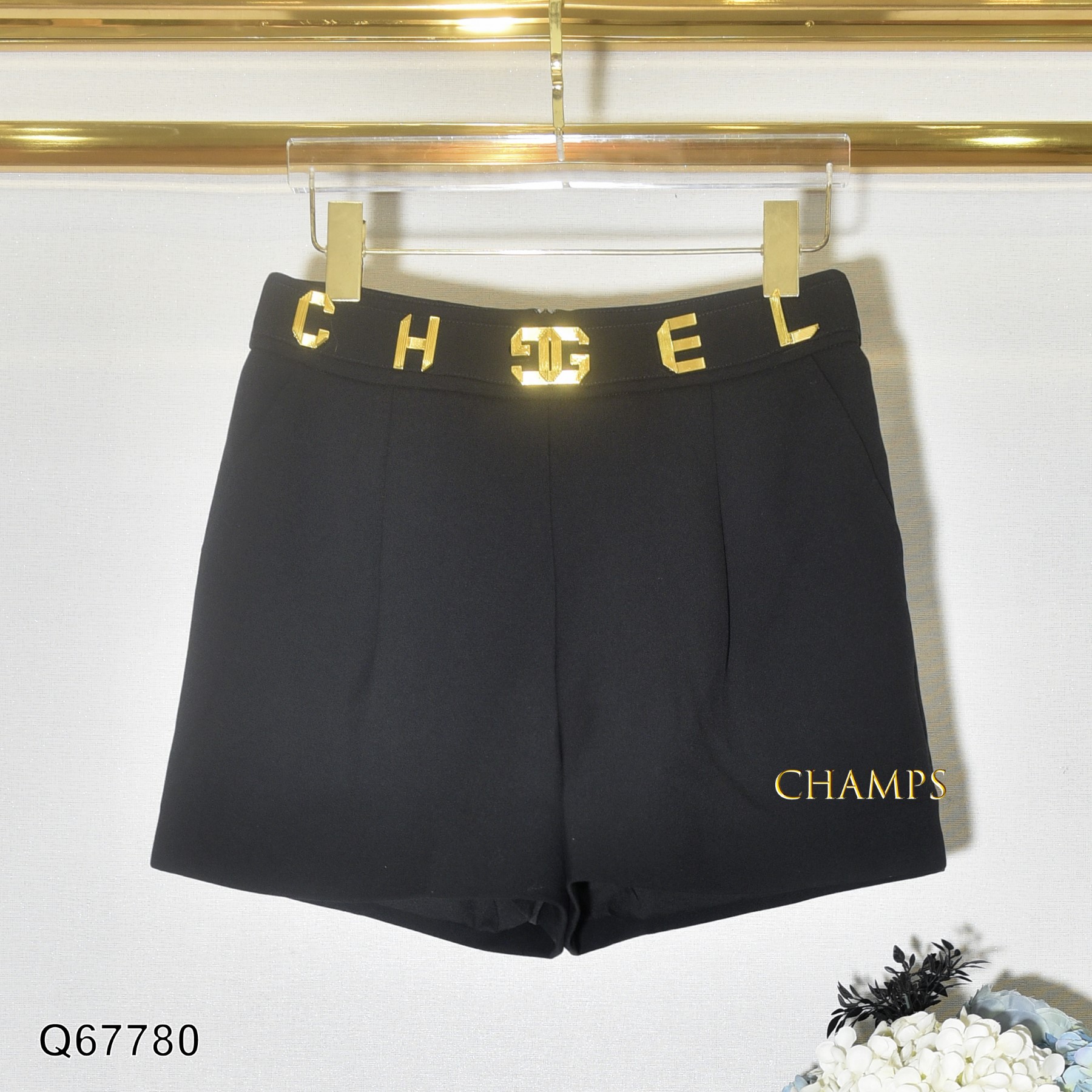 QUẦN SHORT ĐEN CHANEL VÀNG 67780