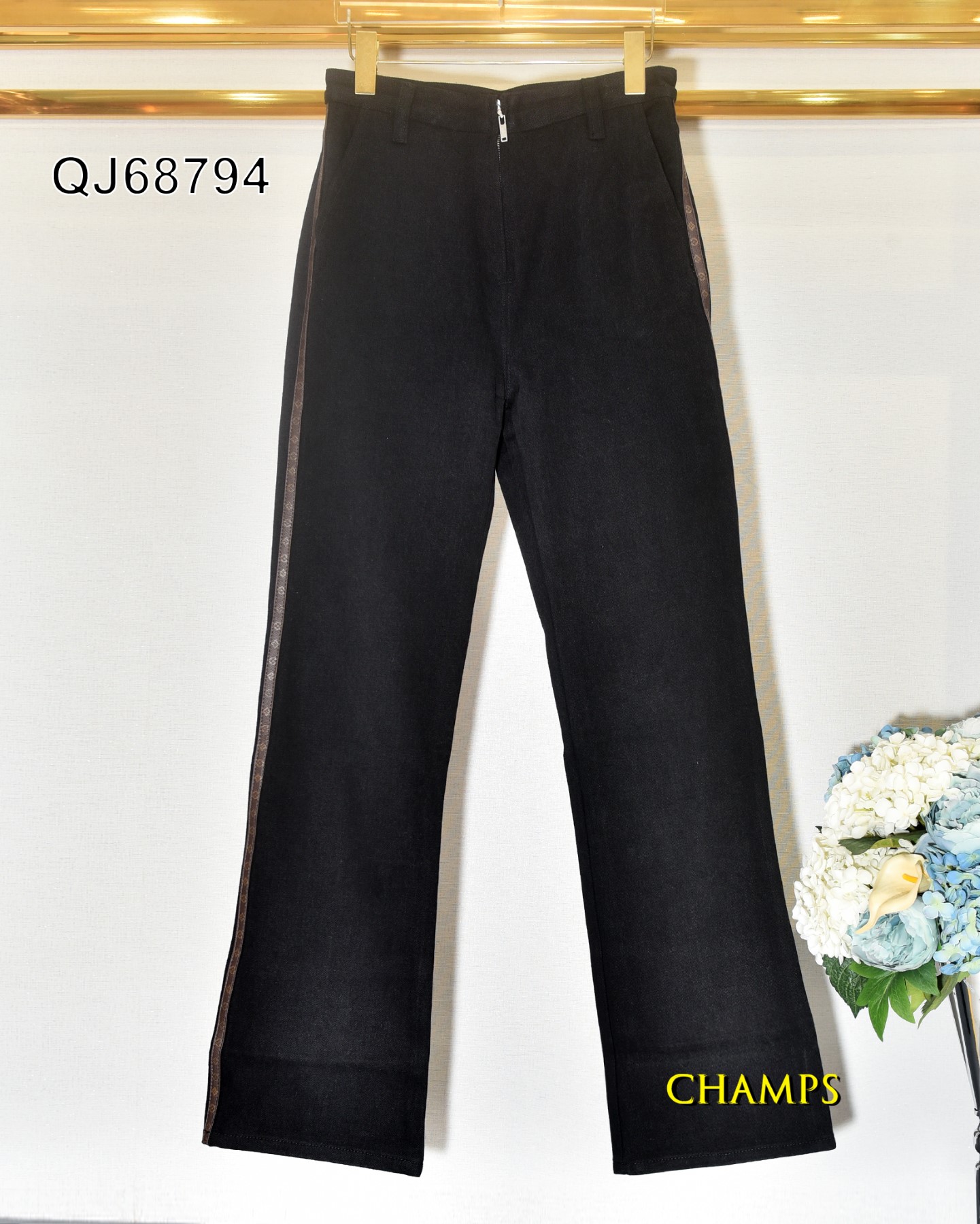 QUẦN JEAN SUÔN ĐEN VIỀN LV 68794