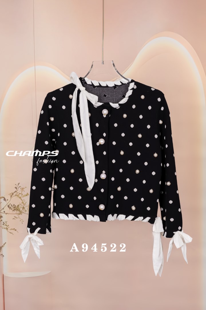 ÁO THUN ĐEN VAI TRỄ 94522