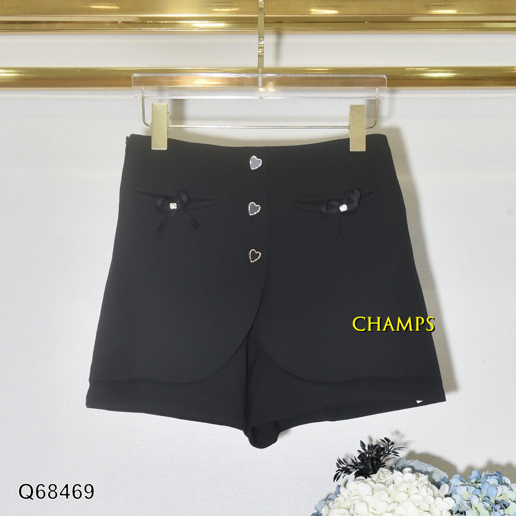 QUẦN SHORT GIẢ VÁY ĐEN NÚT TIM 68469