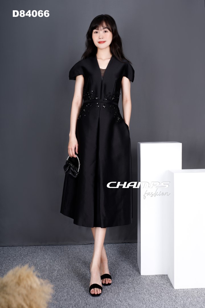 ĐẦM ĐEN XÒE CƯỜM EO DN 84066