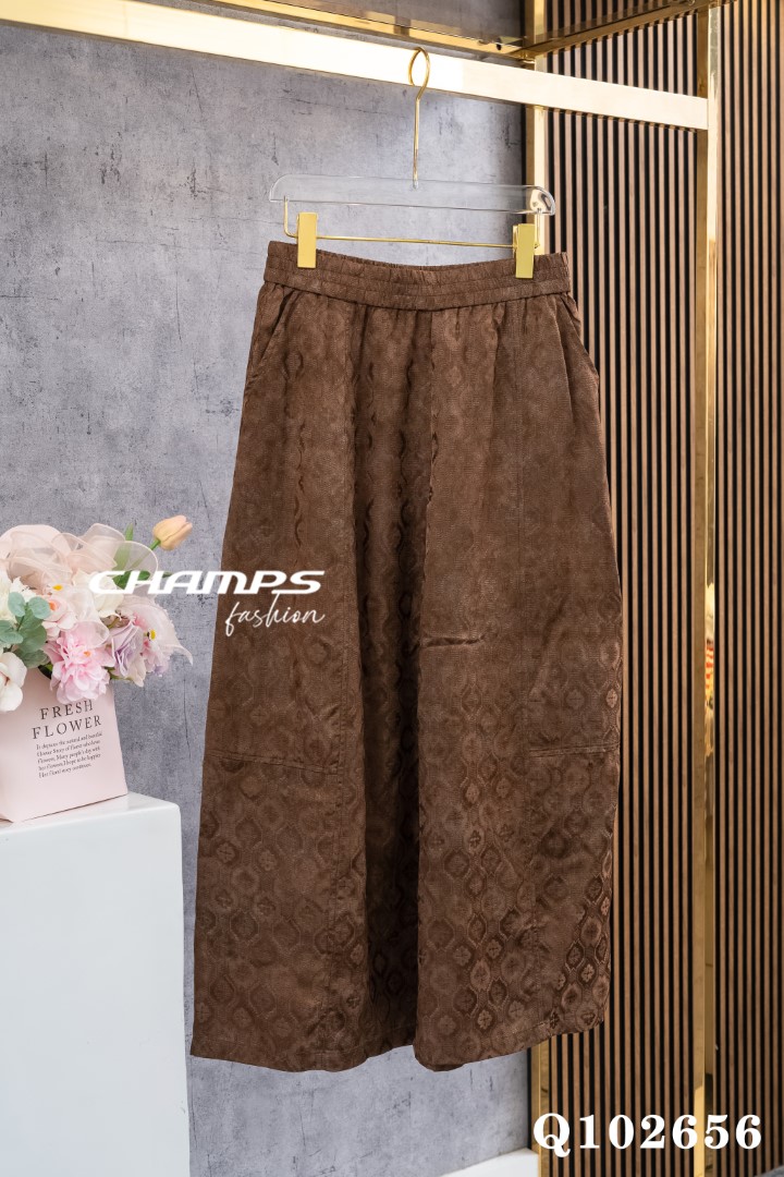 QUẦN GẤN SUÔM NÂU 102656