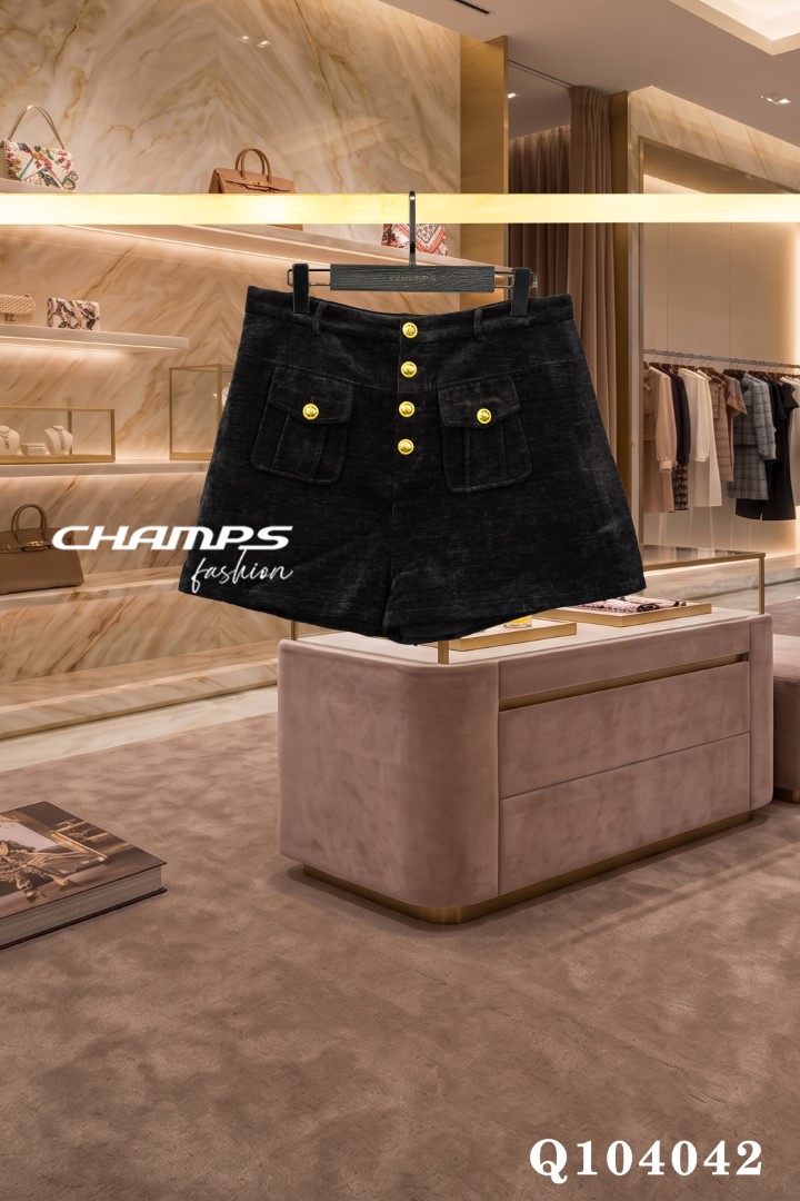 QUẦN SHORT NHUNG ĐEN NÚT VANG 104042