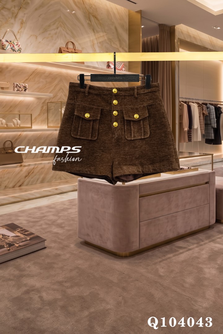 QUẦN SHORT NHUNG NÂU NÚT VANG 104043