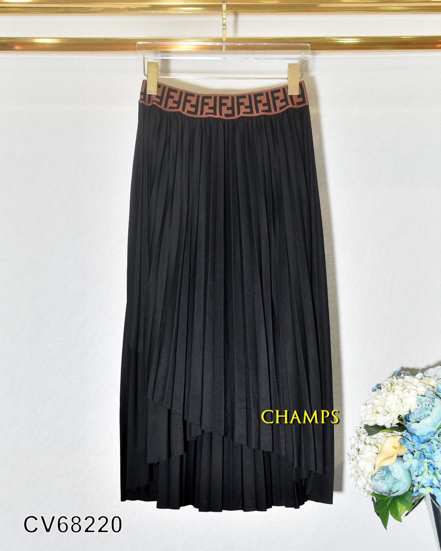 CHÂN VÁY ĐEN XẾP LY LƯNG FENDI 68220