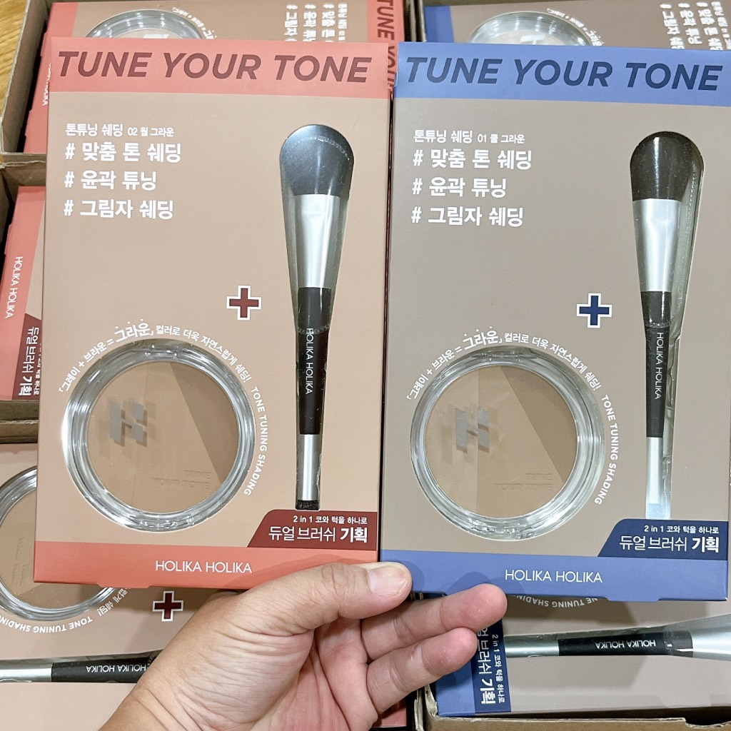 VAT - [ PEONYNK ] Set Phấn Tạo Khối HOLIKA HOLIKA Tune Your Tone Kèm Cọ 2in1