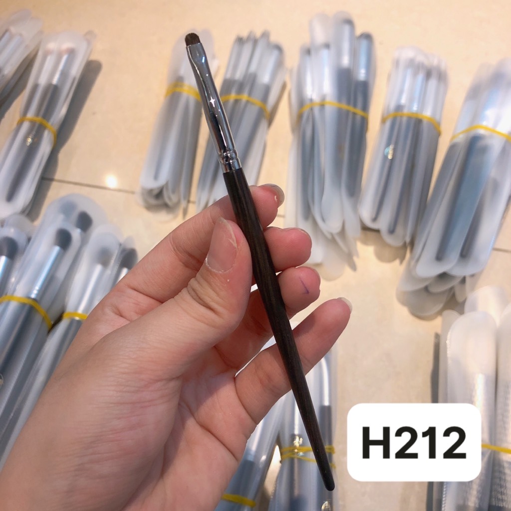 Cọ Makeup Chuyên Nghiệp TRUNG