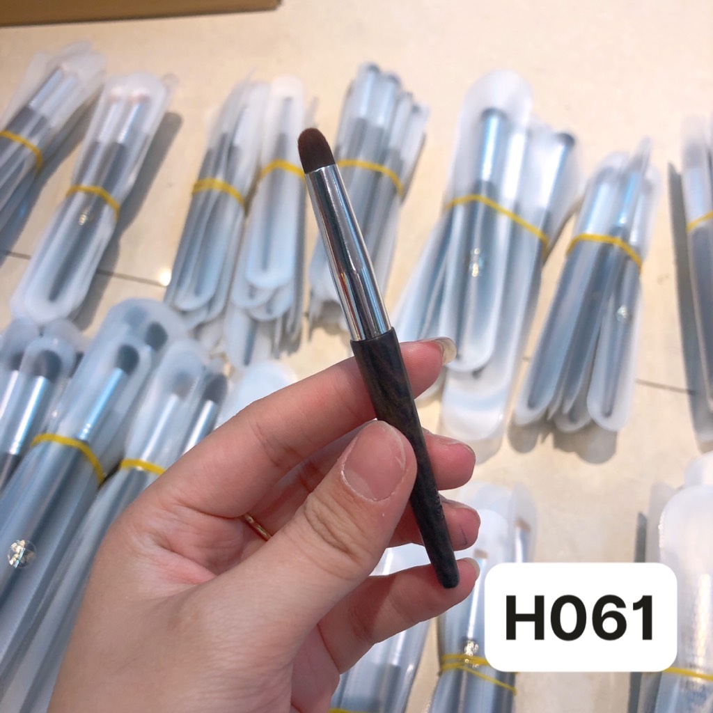 Cọ Makeup Chuyên Nghiệp TRUNG