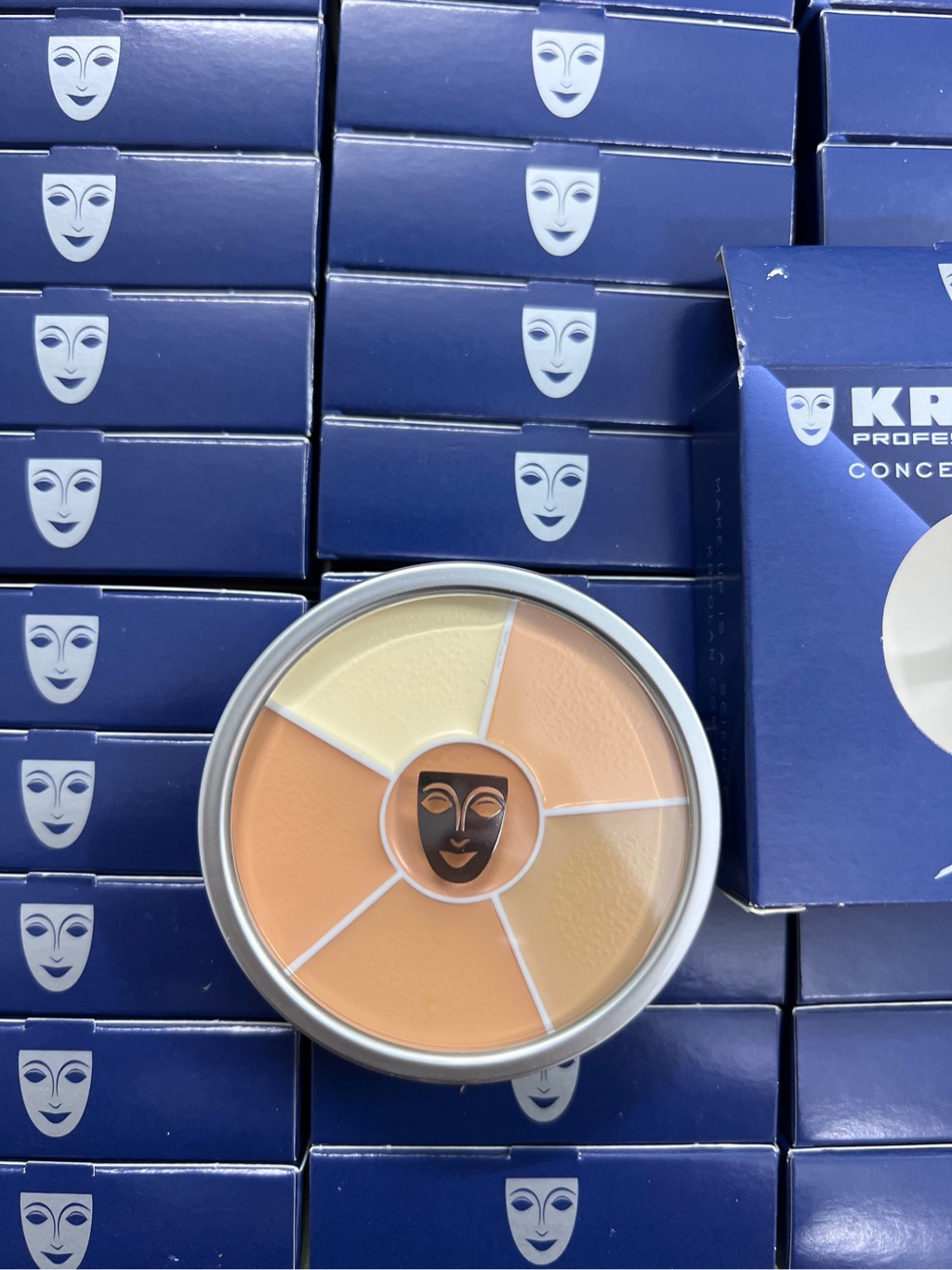 Bảng Che Khuyết Điểm KRYOLAN Concealer Circle