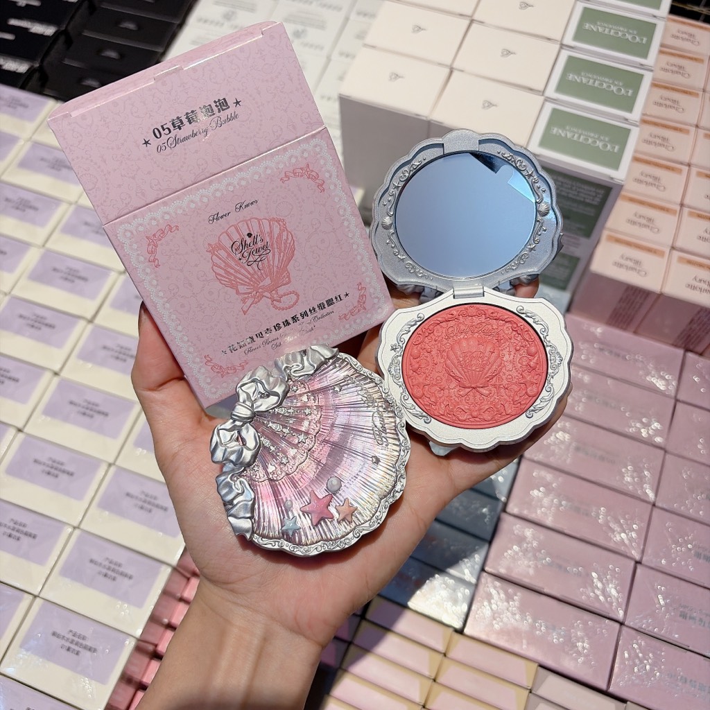 Má Hồng Flower Knows Shell’s Jewel