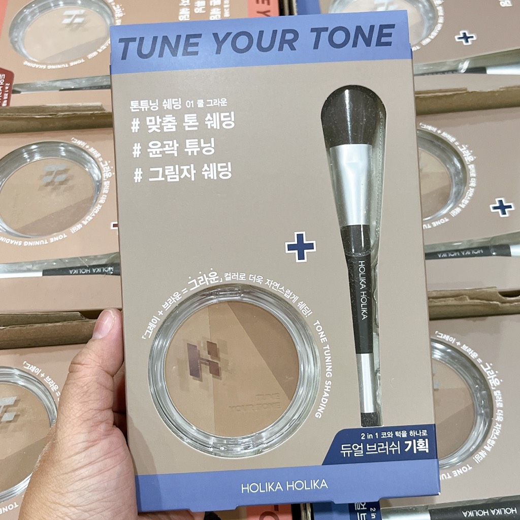 VAT - [ PEONYNK ] Set Phấn Tạo Khối HOLIKA HOLIKA Tune Your Tone Kèm Cọ 2in1