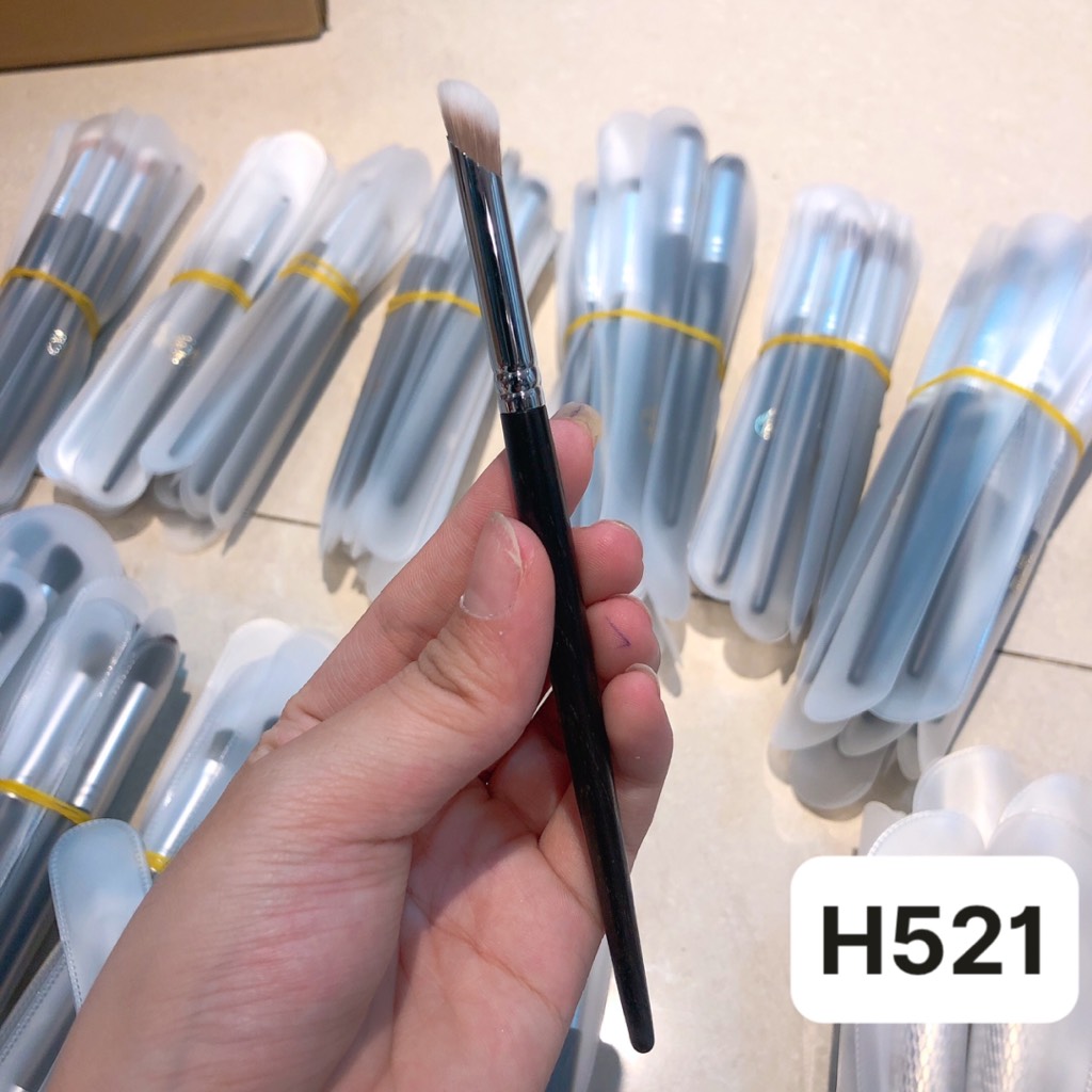 Cọ Makeup Chuyên Nghiệp TRUNG